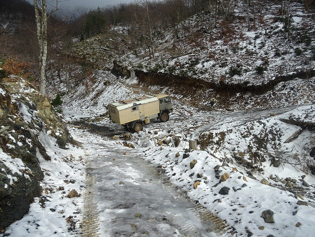 Albanien 2016-Fahrt in den Bergen.GIF